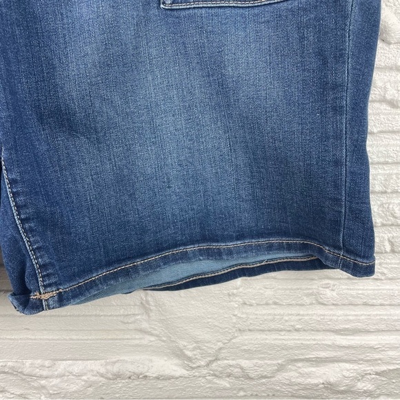 Lane Bryant Denim Mid-Rise Girlfriend Short Flex Magic Waistband Size 16 - Picture 4 of 10